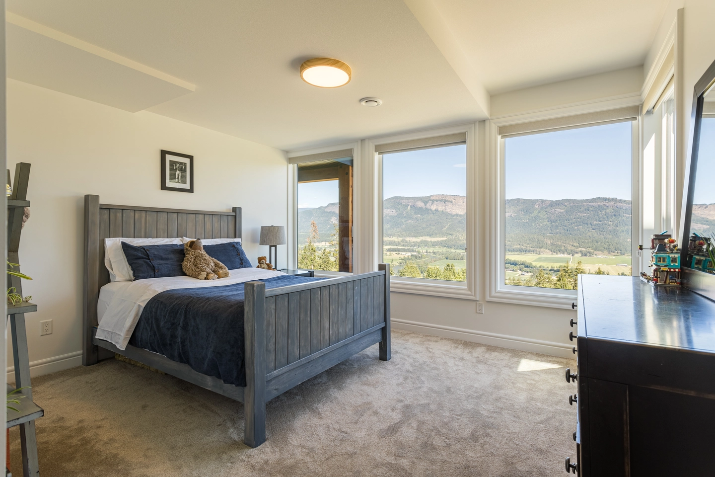 Twin Lakes Road Master Bathroom